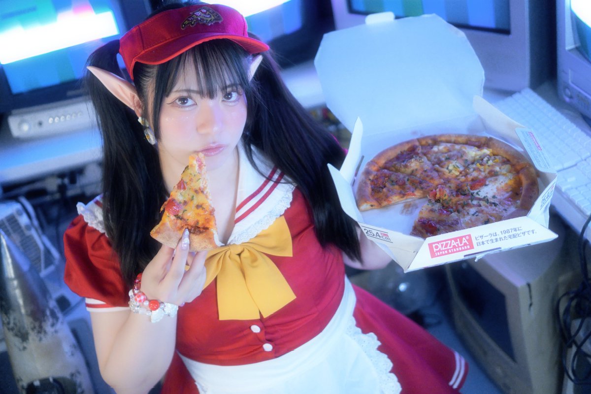 宇宙ピザ屋さん👽🪐🌍🍕 model @okmr_hana photo @negipopo_maid #橙幻郷