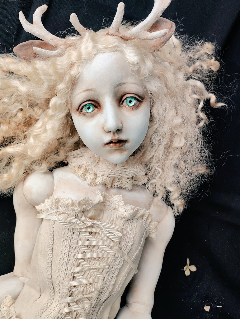 shimizumari's tweet photo. 7月3日からの銀座人形館のBig size doll exhibitionに出展する大きめの鹿角少女です。 https://t.co/XrPHegR6f6