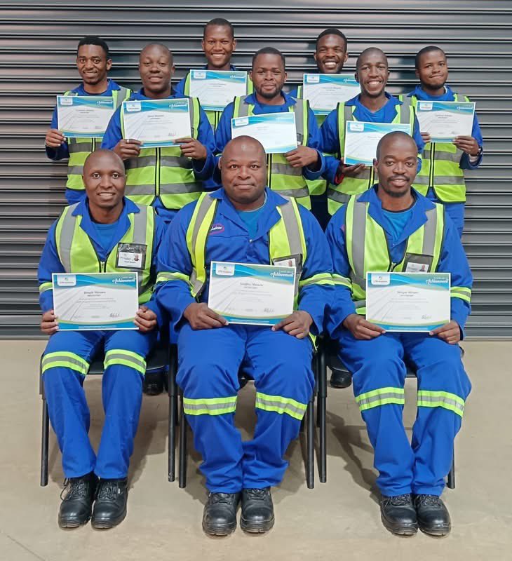 _Tee__G's tweet photo. South Africans 🇿🇦 are receiving job offers.

This comes after citizens, working alongside government officials, took it upon themselves to support the enforcement of the country’s migration laws. https://t.co/NPav6tv0N7