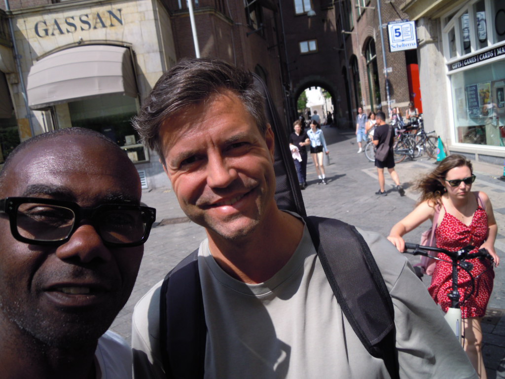 mikewaterval's tweet photo. mikey mike@amsterdam with singer and gitarist simon keizer
@ik_en_simon
@ScheltemaBoek
#volendam
#watmoeddatmoet
#amsterdam
#singer
#simonkeizer
#gitarist
#scheltemaamsterdam
#boek
#onvergetelijkeliedjes
#mijnverhaal
#welofnietuitbrengen
#ikfluisterjenaam https://t.co/WoQd1TL3xd