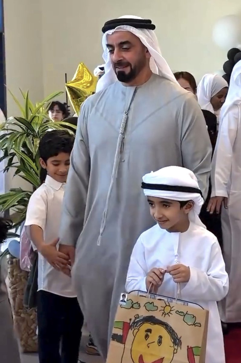 ae_wasl's tweet photo. سيف الدولة و أبنائه ✨
ردة فعل الطفل ومسكته للشيخ🤍🤍🤍 https://t.co/Da9XlDrjNh