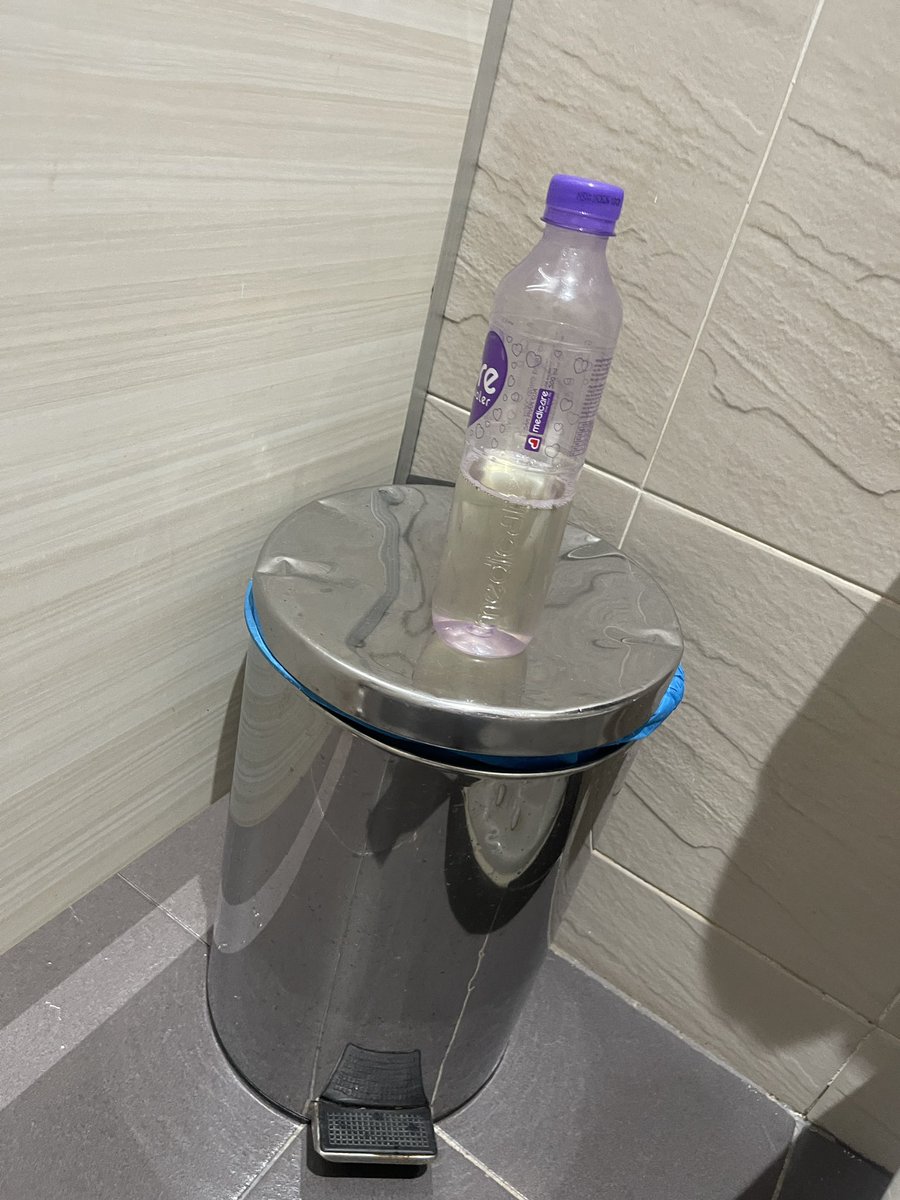 Guy210399's tweet photo. Aeon canary toilet cuối tầng 1 , nóng hổi thơm phức
Đối diện nhà sách phương nam https://t.co/3Kj90piWhO