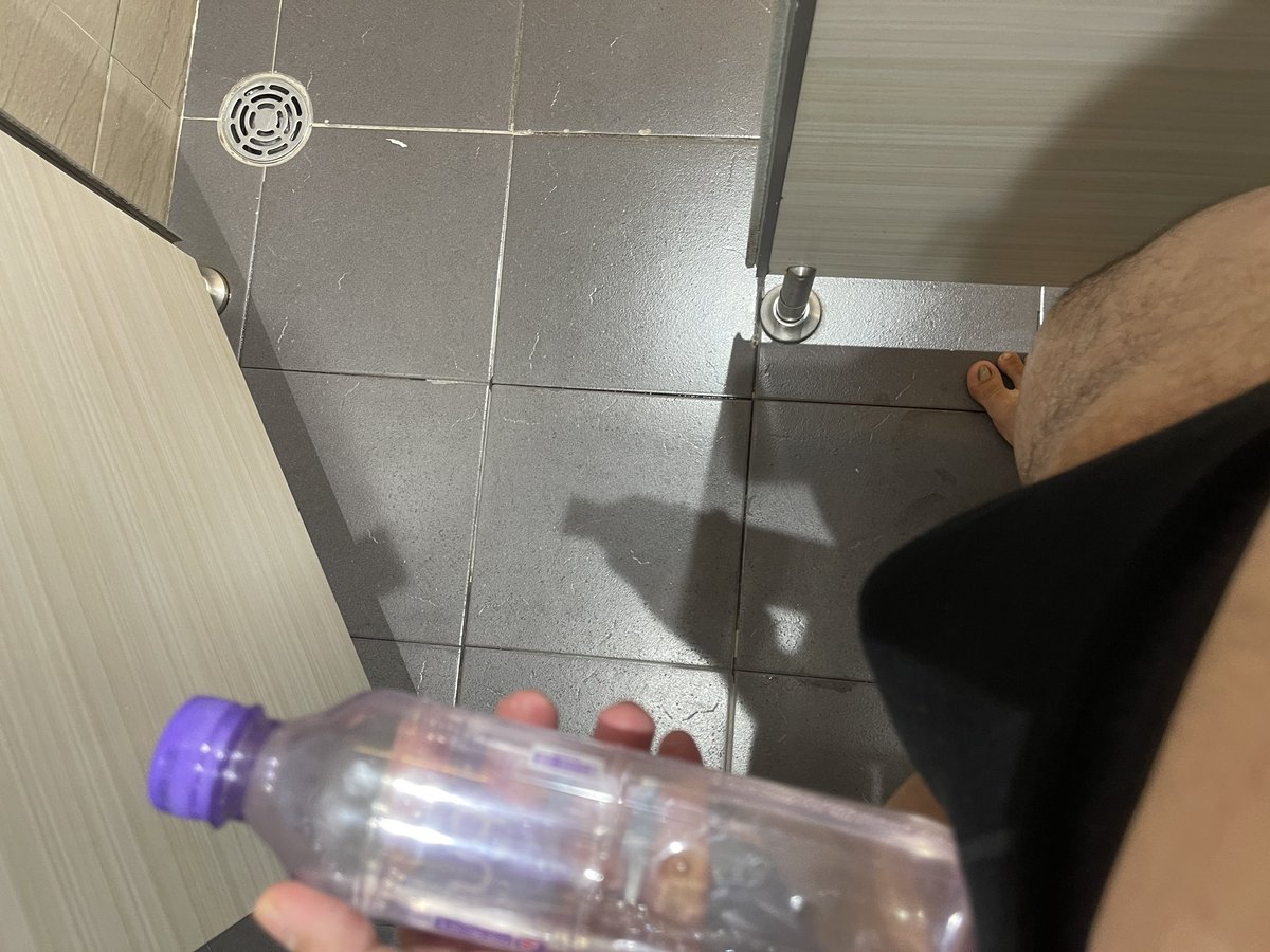 Guy210399's tweet photo. Aeon canary toilet cuối tầng 1 , nóng hổi thơm phức
Đối diện nhà sách phương nam https://t.co/3Kj90piWhO