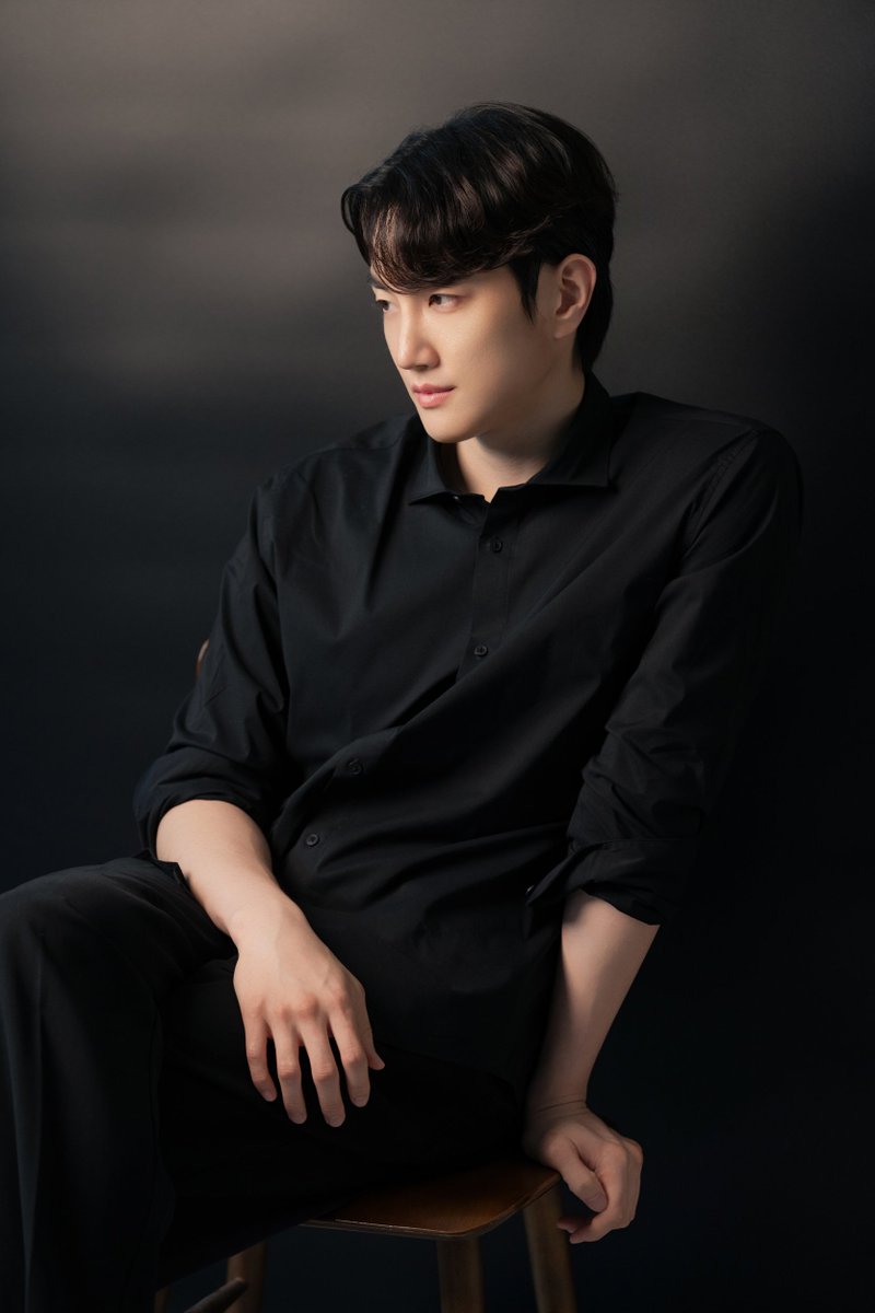 _kkwak_'s tweet photo. 2026 김태오 배우님 프로필 서포트

𝙲𝚘𝚗𝚌𝚎𝚙𝚝 𝟸 ✧ 𝙱𝚕𝚊𝚌𝚔 

Photo by 스튜디오찬란 @studiochallan
┈┈┈┈┈┈┈┈┈┈┈┈┈┈┈┈
✧ 공개된 사진은 상업적 이용 및 2차 가공을 제외하고 자유롭게 사용 가능합니다 https://t.co/o0OdGkxSoV
