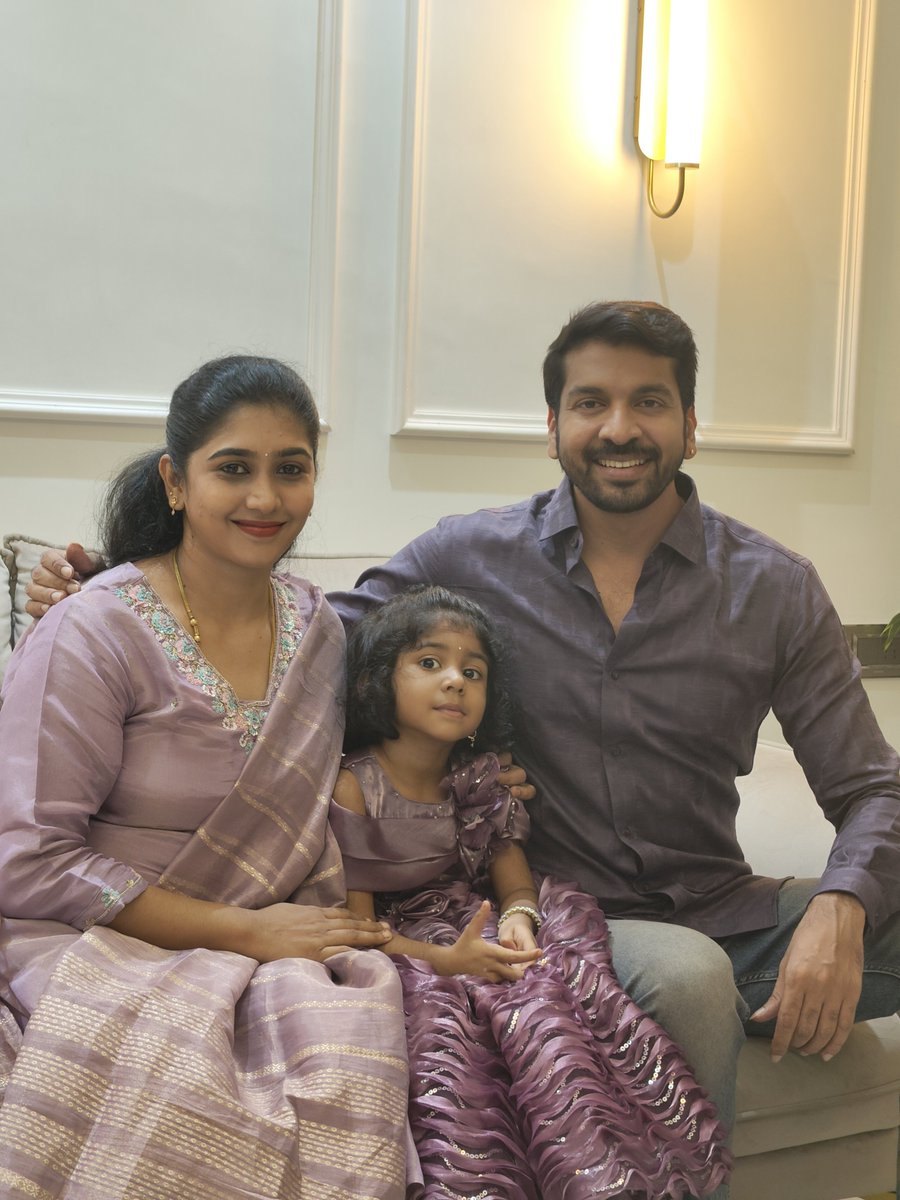 VIJJITH1's tweet photo. Happy 6th Wedding Anniversary to Us 😊 https://t.co/qvHWFL7Loc