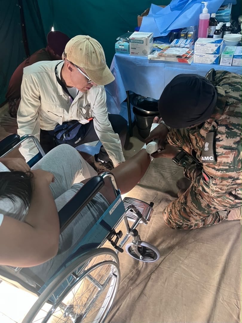 DDNewsGujarati's tweet photo. 🇮🇳🤝🇻🇪 #OperationAmistad

➡️ઓપરેશન અમિસ્ટાડ અંતર્ગત ભારતે વેનેઝુએલાના લોકો સુધી જીવનરક્ષક તબીબી સહાય પહોંચાડવાનું અભિયાન સતત ચાલુ રાખ્યું છે.

➡️દવાઓ, તબીબી સાધનો અને આરોગ્ય સેવાઓ દ્વારા ભારત જરૂરિયાતના સમયે માનવતાવાદી સહાય માટેની પોતાની અડગ પ્રતિબદ્ધતાને વધુ એકવાર સાબિત કરી રહ્યું છે.

#Venezuela #HumanitarianAid #India #MedicalRelief #DisasterRelief #MEAIndia