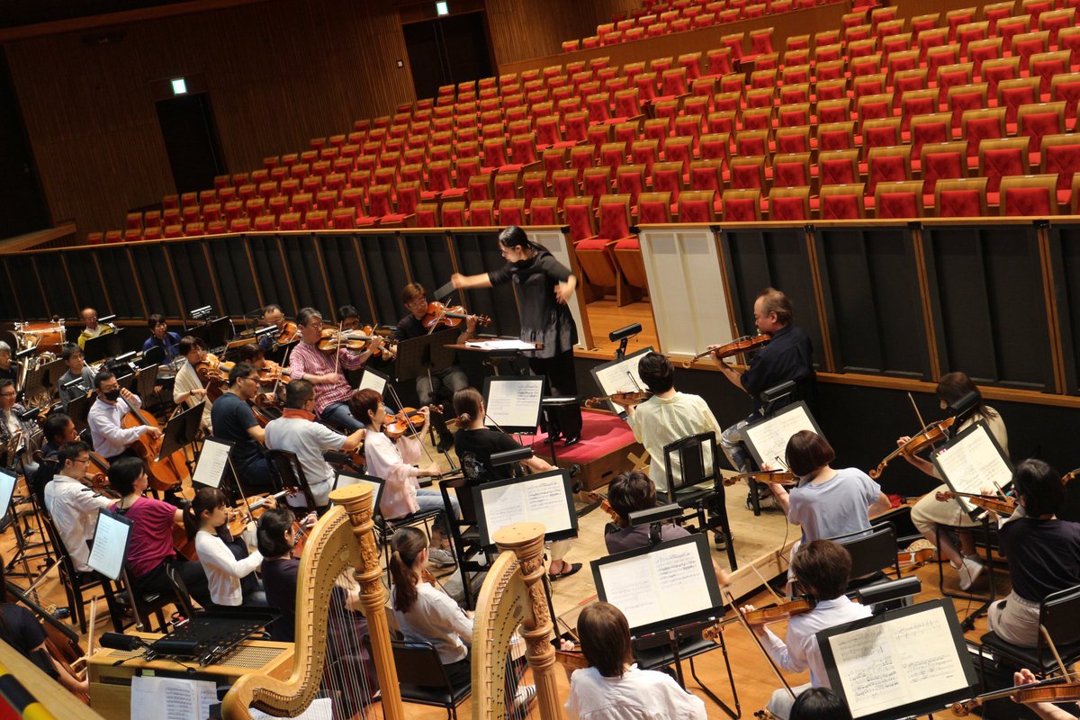 y_symphony's tweet photo. 【スターダンサーズ・バレエ団　リラックスパフォーマンス】
7月4日やまぎん県民ホールにて14時開演🎶
指揮は山響初登場！
湯川 紘惠さん😊
本日よりリハーサルが始まりました🩰
チャイコフスキー「白鳥の湖」「くるみ割り人形」の見どころ、聴きどころが、ぎゅぎゅっと詰まっております✨ https://t.co/evQZo9rD4l