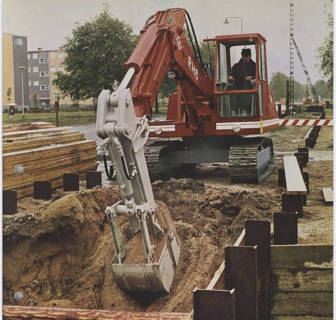 DiggerManBlog's tweet photo. Classic O&K’s RH 6 from the Company Archives #ThrowbackThursday
https://t.co/QuwIwolsoF
#archives #classic #diggermanblog #earthmovers #excavators #GermanEngineering https://t.co/JeLDiPaQis