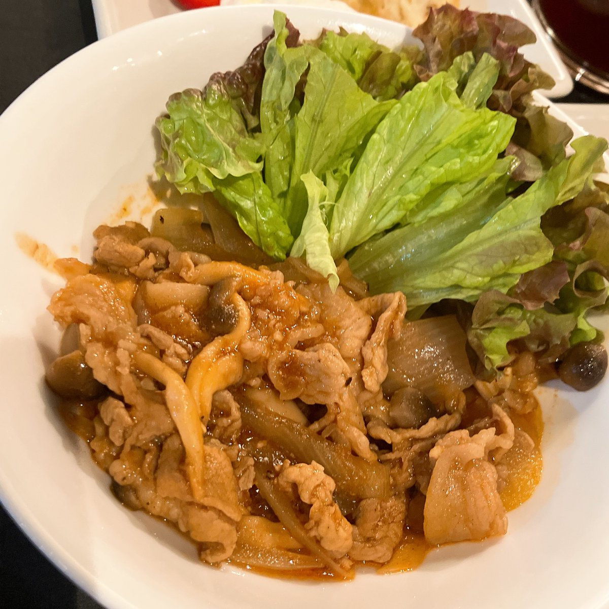 eliy_empty's tweet photo. 🆕 #深海ごはん 提供中です🍴

「🐔鶏と根菜のほっこり煮込み」
「🍅ポークケチャップ」各¥770
＋ごはん ¥330

すごく久しぶりの煮物メニュー🥕🌟
雨で寒い日もお酒のアテにもおすすめです♪
もちろん白米とも🍚◎
定番ポークケチャップもあり〼
是非食べてほしいです✨

#コンカフェ #新宿 #歌舞伎町 https://t.co/zcerniUigZ