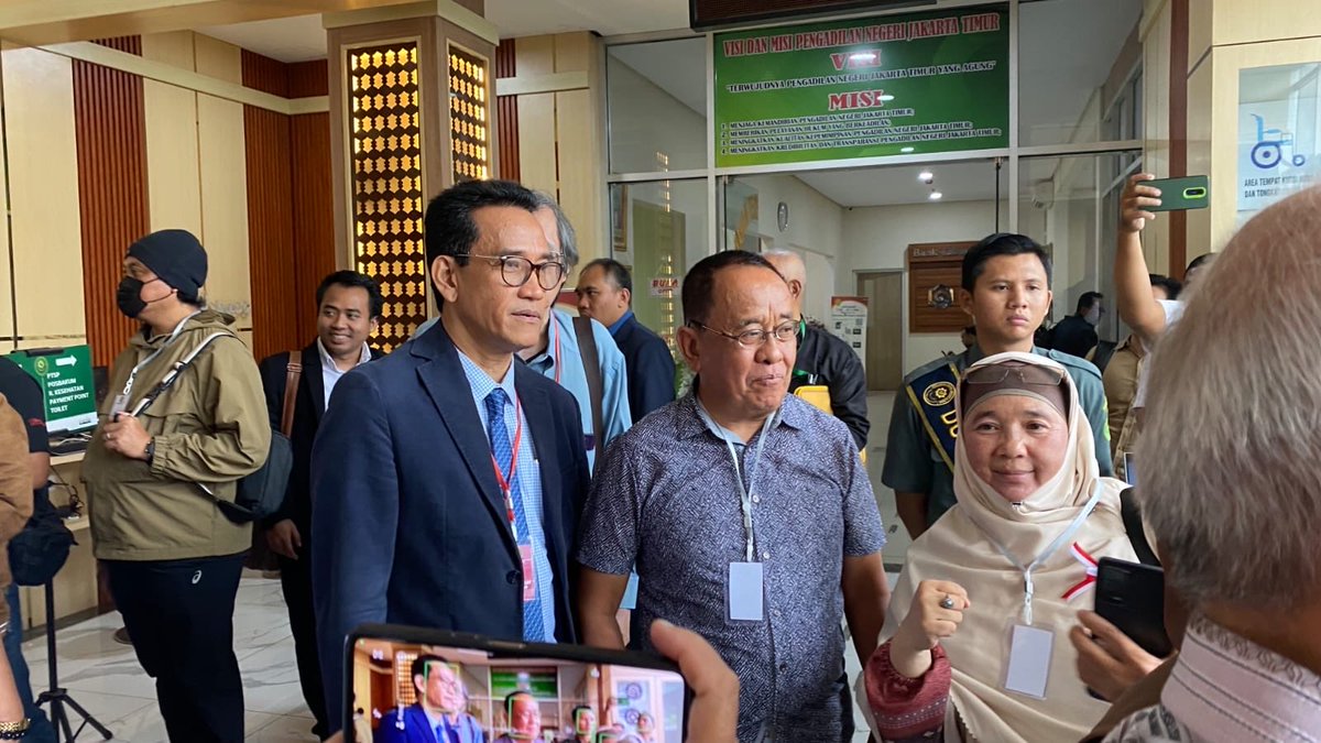 msaid_didu's tweet photo. Suasana sidang perdana @DokterTifa di PN jakarta Timur.
Terus berjuang buka kebenaran https://t.co/8UvIQxG2y6