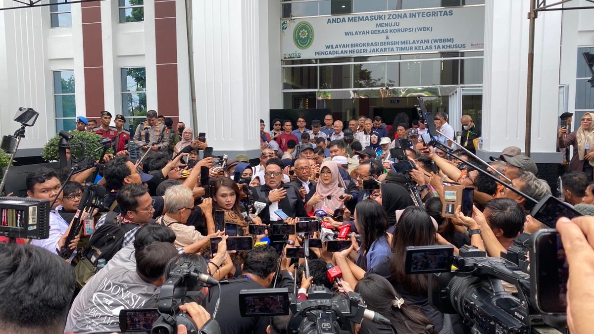 msaid_didu's tweet photo. Suasana sidang perdana @DokterTifa di PN jakarta Timur.
Terus berjuang buka kebenaran https://t.co/8UvIQxG2y6