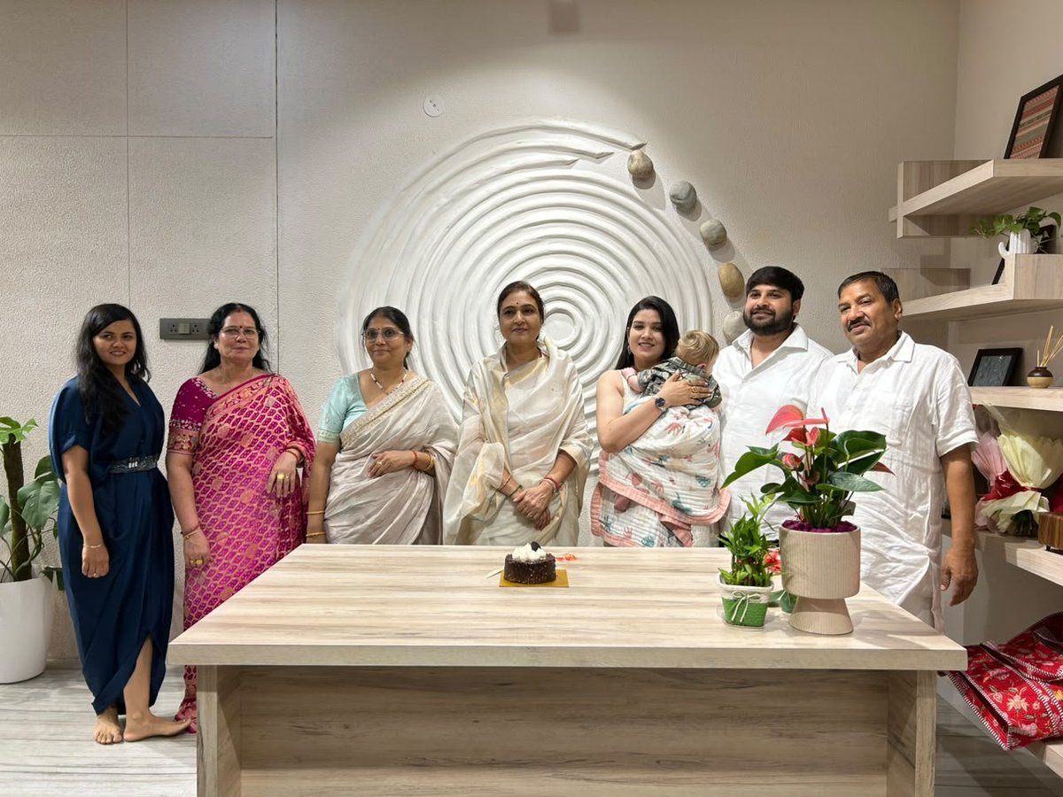 DrArchanaINC's tweet photo. आज आदिनाथ नगर स्थित आकांक्षा स्टूडियो के शुभारंभ समारोह में उपस्थित होकर आकांक्षा जी एवं उनकी पूरी टीम को नई शुरुआत के लिए शुभकामनाएँ दीं।

ईश्वर से प्रार्थना है कि आपका यह नया प्रयास निरंतर सफलता, समृद्धि एवं प्रगति के नए आयाम स्थापित करे तथा आप अपने क्षेत्र में नई ऊँचाइयों को प्राप्त करें।

#AkankshaStudio #GrandOpening #AdinathNagar #DrArchanaSharma