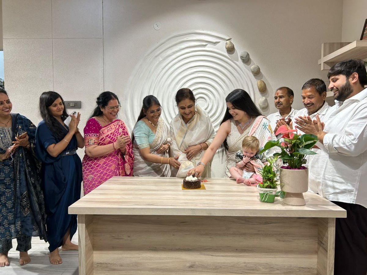 DrArchanaINC's tweet photo. आज आदिनाथ नगर स्थित आकांक्षा स्टूडियो के शुभारंभ समारोह में उपस्थित होकर आकांक्षा जी एवं उनकी पूरी टीम को नई शुरुआत के लिए शुभकामनाएँ दीं।

ईश्वर से प्रार्थना है कि आपका यह नया प्रयास निरंतर सफलता, समृद्धि एवं प्रगति के नए आयाम स्थापित करे तथा आप अपने क्षेत्र में नई ऊँचाइयों को प्राप्त करें।

#AkankshaStudio #GrandOpening #AdinathNagar #DrArchanaSharma