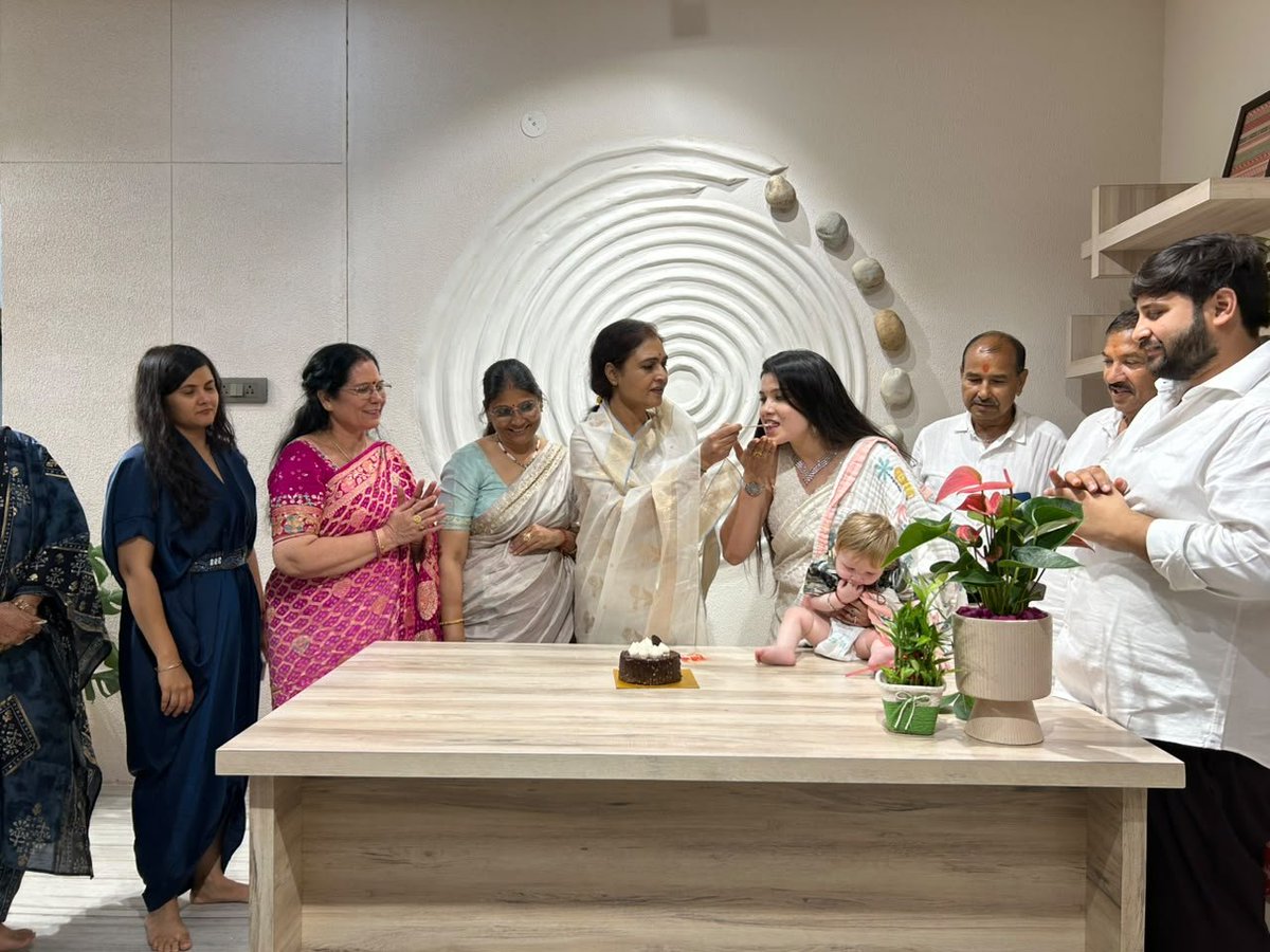 DrArchanaINC's tweet photo. आज आदिनाथ नगर स्थित आकांक्षा स्टूडियो के शुभारंभ समारोह में उपस्थित होकर आकांक्षा जी एवं उनकी पूरी टीम को नई शुरुआत के लिए शुभकामनाएँ दीं।

ईश्वर से प्रार्थना है कि आपका यह नया प्रयास निरंतर सफलता, समृद्धि एवं प्रगति के नए आयाम स्थापित करे तथा आप अपने क्षेत्र में नई ऊँचाइयों को प्राप्त करें।

#AkankshaStudio #GrandOpening #AdinathNagar #DrArchanaSharma