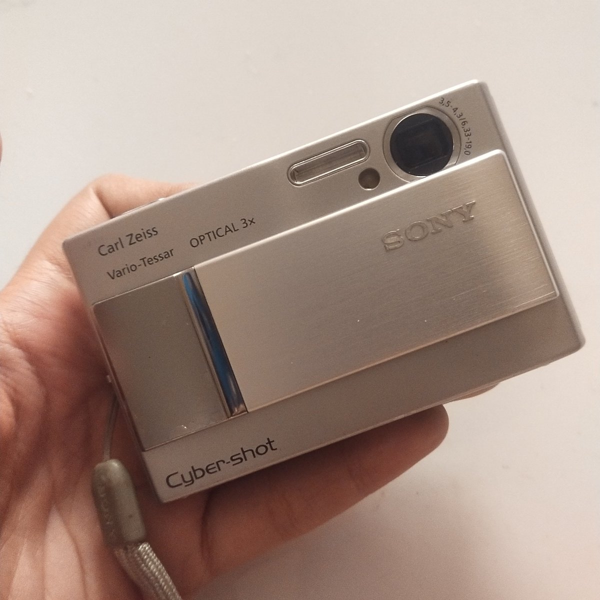 anyagoestoptn's tweet photo. @moonlightc_ halo guys nitip dong, gatau nyala atau ga (gada batre), Sony Cybershot DSC-T10 350k negoable. Manual, oren on (medan) https://t.co/uKwTMiEkJv