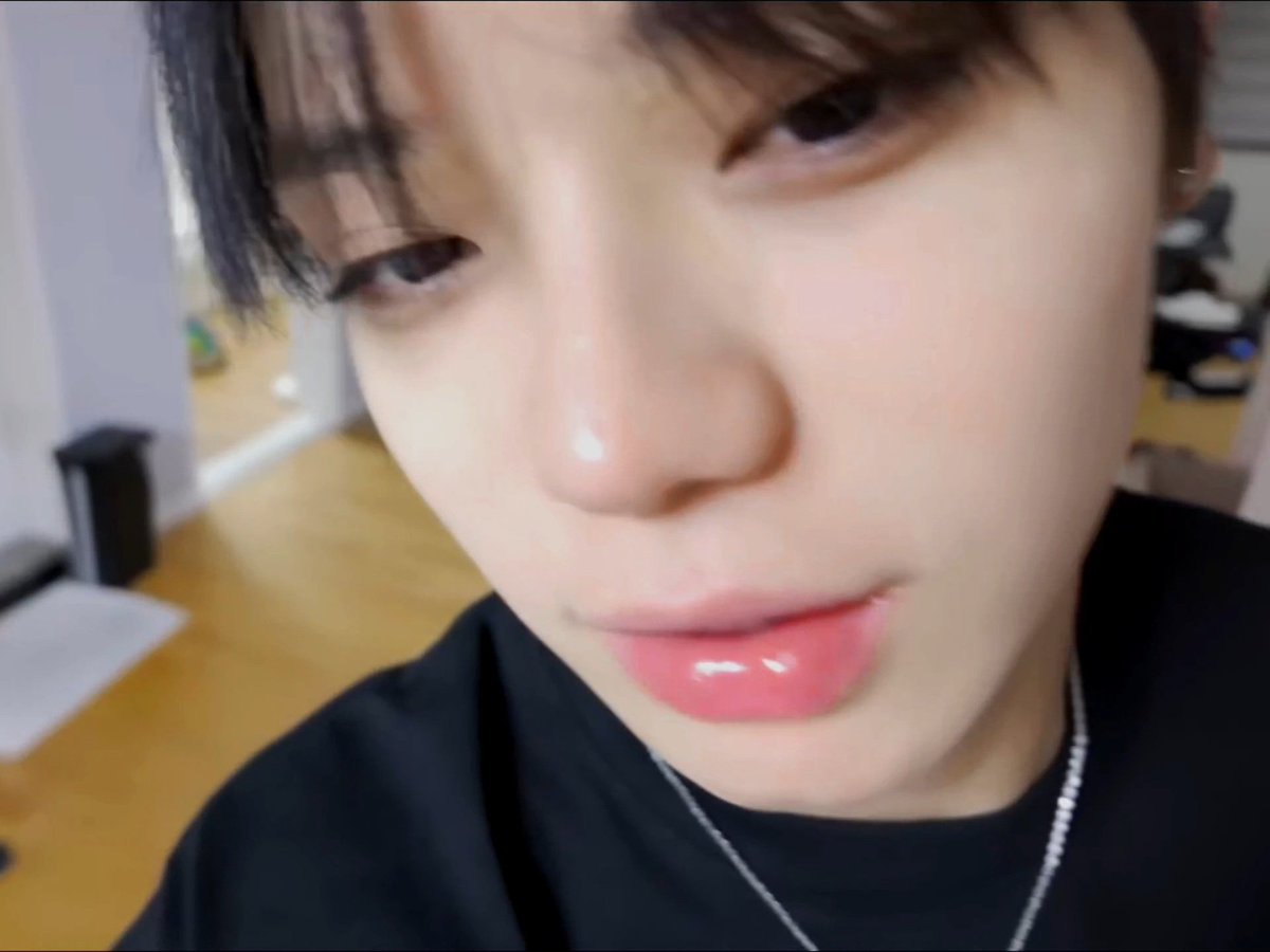 ohayull's tweet photo. rul kayanya ga akan bisa marah/ngambek lama² sama si ntik, bayangin lagi kesel "nyul ko gitu?!" terus sama nyul cmn di jawab "abang:(" itu kayanya dialog marah rul lngsung ilang di otak digantikan keinginan mencium semuka-muka cantik nyul https://t.co/Ro1tjZfkxW