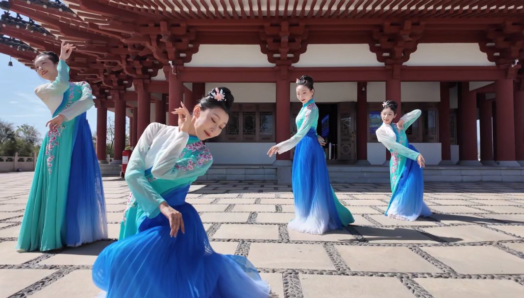 WuxiDailyICC's tweet photo. June 28–30, 2026, Wuxi’s ten artists to Haidong for Qinghai’s Silk Road Flower Art Festival, sharing Taihu charm and Wuxi-Haidong friendship onstage.#Wuxi #Haidong https://t.co/rehJ3DZSzN