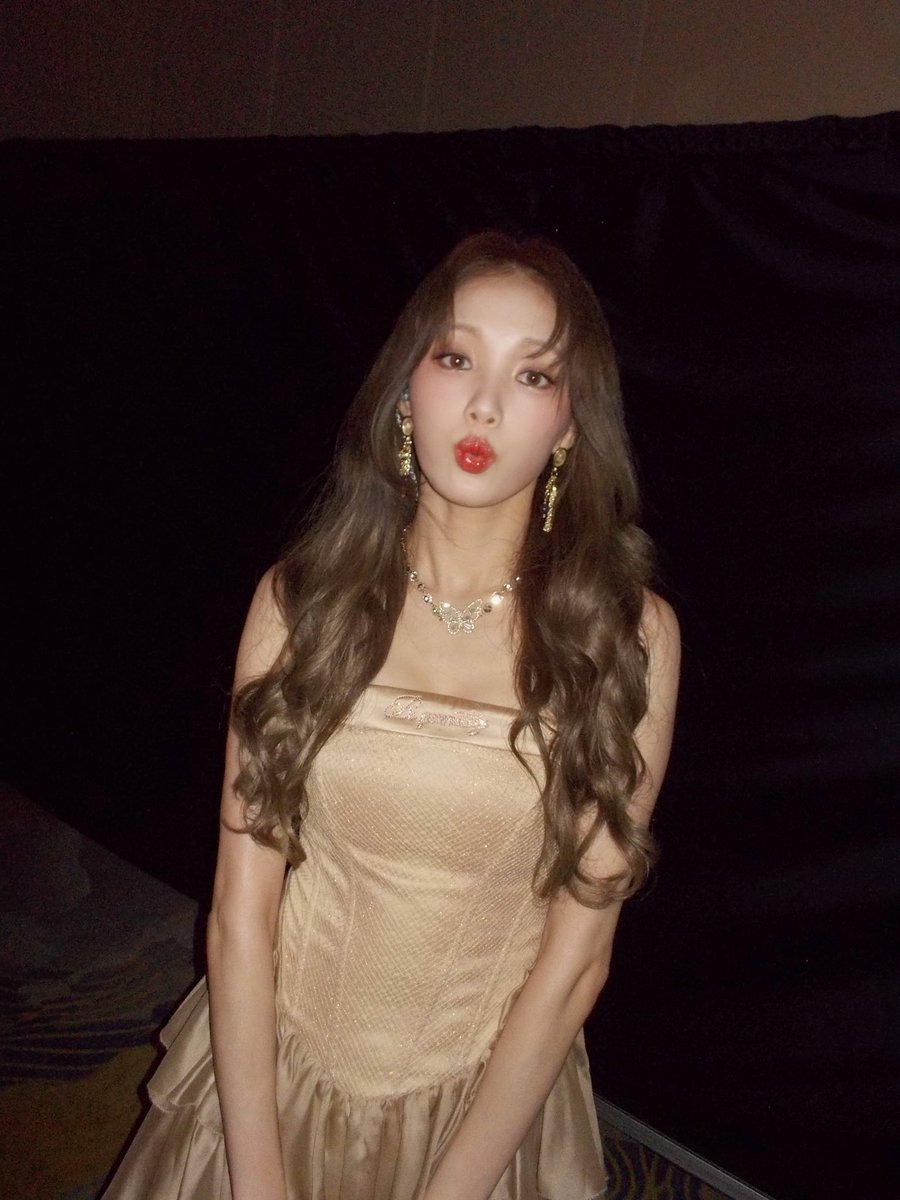 LskR08207564's tweet photo. Beautiful &amp; sexy indeed

#LeeSungKyung https://t.co/j58RIAVeH9