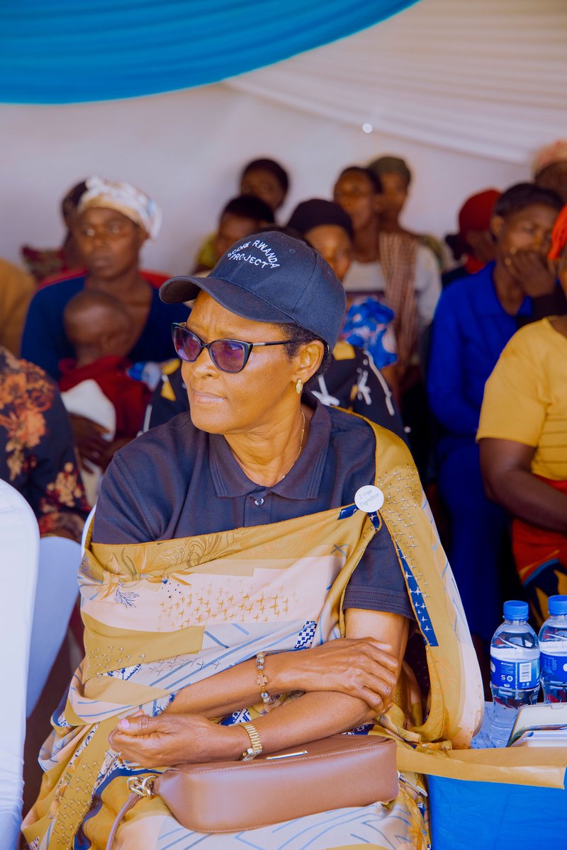 INGABOFAMERS's tweet photo. From Rwimbogo to Nyamiyaga and Giheke, farmers and stakeholders joined hands to promote climate-smart agriculture under the @SCORE_RWANDA  Project. Farmers are embracing innovations to boost cassava production and adapt to climate change. @GAFSPfund,@worldfarmersorg,@EAFFinfo https://t.co/uDhhKqttEJ