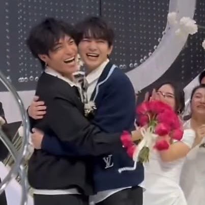 zzhaokitty's tweet photo. wedding photoshoot                 the wedding https://t.co/3JLYGyuUCG