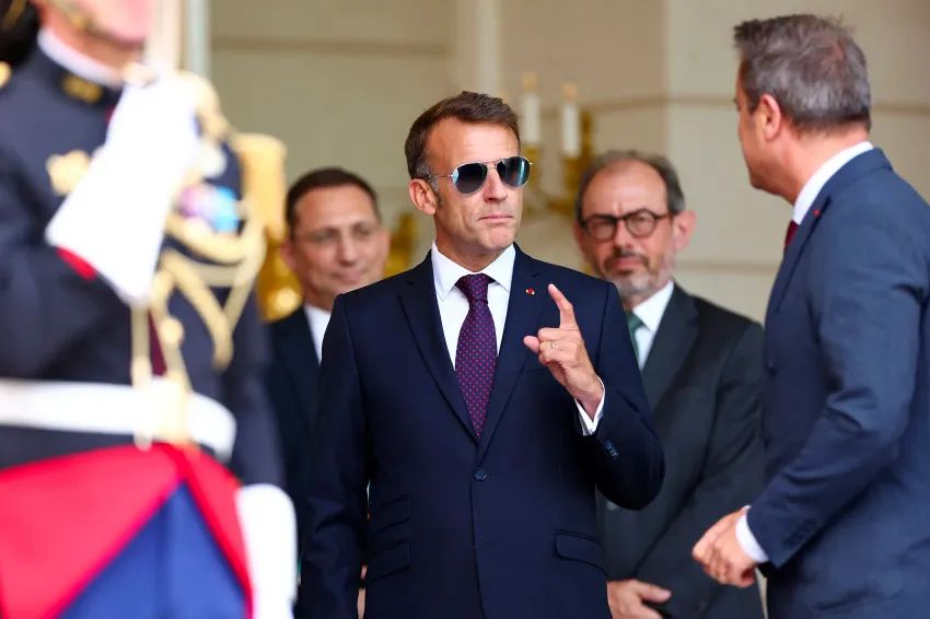 FRauLuxembourg's tweet photo. 🇫🇷🤝🇱🇺 LL.AA.RR. le Grand-Duc et la Grande-Duchesse de Luxembourg ont été reçus à Paris par le Président de la République française @EmmanuelMacron et par son épouse.
Nos deux pays travaillent à renforcer leur remarquable relation d'amitié. https://t.co/Sx70auEH3Z
