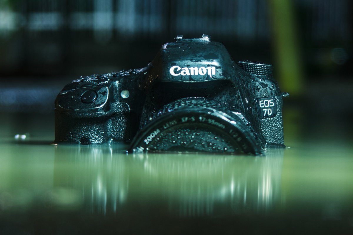 nishikaigan25's tweet photo. CanonEOS7Dは水没してもシャッター切れます！
防水カメラです！

ファインダー曇りも次第に取れてったので完全復活💪

あちなみに7Dと17-55は画像処理いかれてまともに写らなくなったやつとズーム壊れ��ISボタン断線してErr80だしてもう処分かジャンクで売るしかなくなったので普通じゃできないことを https://t.co/n7YQ9v4qJt