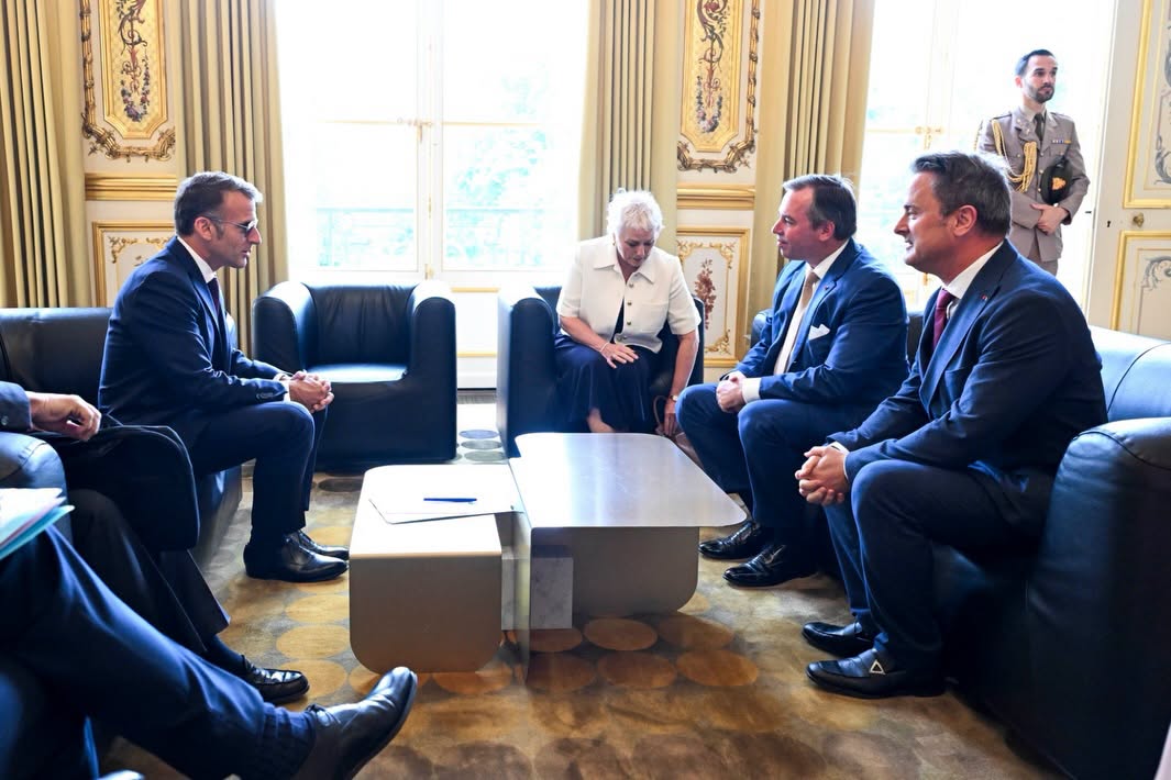 FRauLuxembourg's tweet photo. 🇫🇷🤝🇱🇺 LL.AA.RR. le Grand-Duc et la Grande-Duchesse de Luxembourg ont été reçus à Paris par le Président de la République française @EmmanuelMacron et par son épouse.
Nos deux pays travaillent à renforcer leur remarquable relation d'amitié. https://t.co/Sx70auEH3Z