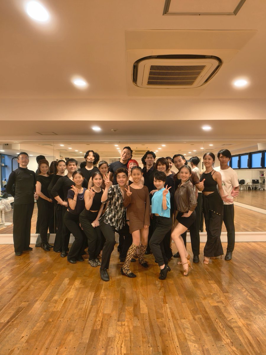 ZoeyXue1207's tweet photo. ✨ご参加いただいた皆さま、ありがとうございました!
身体の使い方や思い込みを見直し、新しい気づきをたくさん得ることができました。
いつも新しいインスピレーションをくださる先生に感謝です。
また次回お会いしましょう!💃✨
#社交ダンス #競技ダンス #ラテンダンス #ballroom #dancestudio https://t.co/EcP4WFwAxv