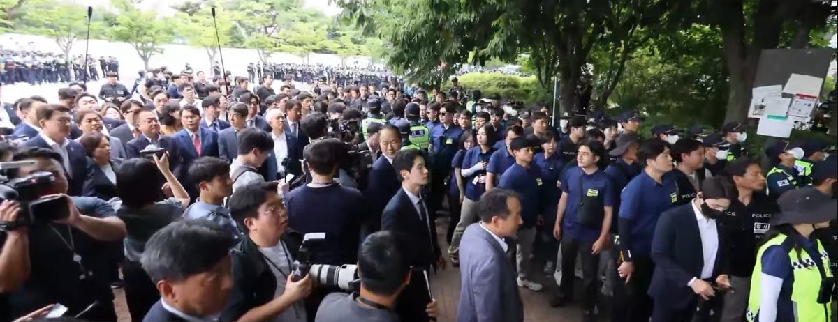 Dam_of_Andong's tweet photo. @USEmbassySeoul 한국에 있는 CCP , 딥스테이트 세력들의 하수인들이 한국의 애국시민들을 탄압하고 있습니다. 여기는 한국이 아닙니다. 제2의 홍콩입니다. https://t.co/J3RHlQKwN1