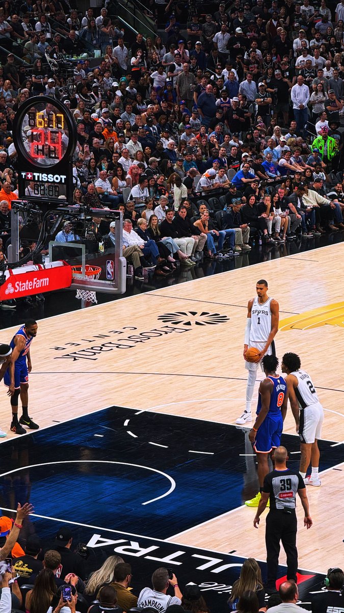Celtics_Fra's tweet photo. Bienvenue sur San Antonio Spurs France ! 🖤🩶

Vous retrouverez ici toutes les news de la plus grande franchise du Texas et du futur plus grand joueur de tous les temps. 

ET SURTOUT LA FRANCHISE LA MIEUX GÉRÉE DU SIÈCLE

GO SPURS GO !!! 🤠🤠🤠 https://t.co/r9s9mb1vAd