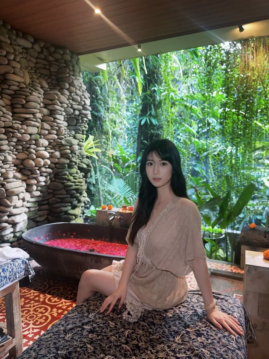 xxinxin1111's tweet photo. 智者不入爱河，成年人必须洗脚泡澡按摩💆🏻‍♀️ https://t.co/GXd85Db3jj