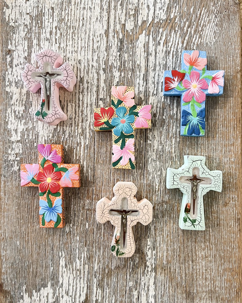 sachi1103's tweet photo. ✞

2026 MEXICO入荷 
【 レジンクロス 】

クラック表現と押し花のような模様

ウッドクロスベースで
センターに繊細なブラウンの十字

ゴールドのキリストさま
レジンコーティングで仕上げています

メキシコシティ・La Villaの
大好きなお店でセレクトしてもらったもの

https://t.co/8UwBh3whDP https://t.co/D7fS222deN