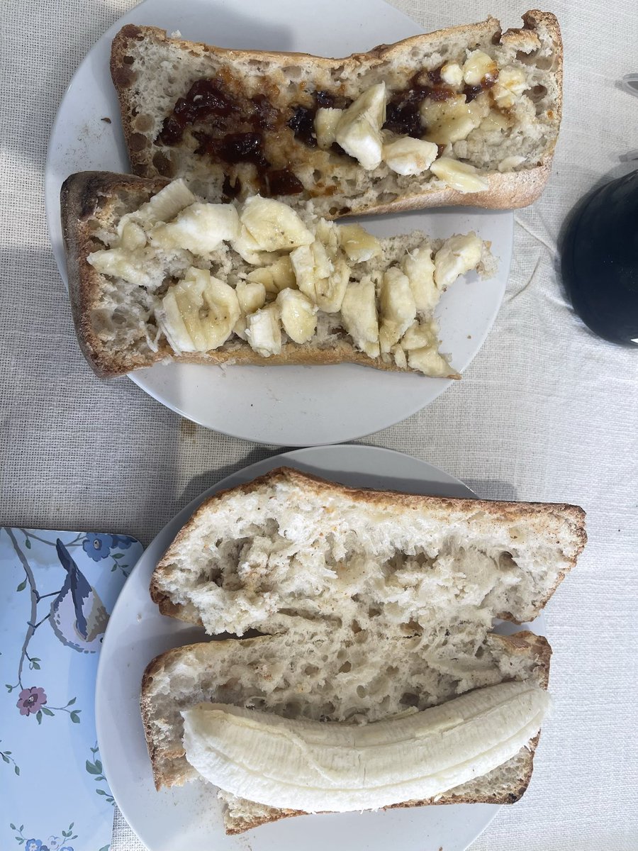 Realyuyi's tweet photo. The breakfast: Women VS Men https://t.co/5swGtcnPRq