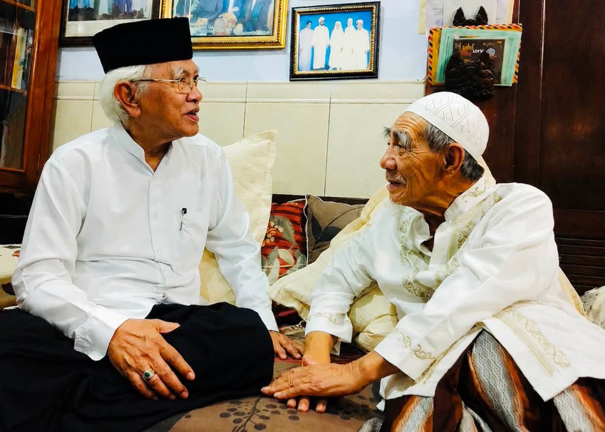 PojokNU's tweet photo. Nasihat Allah Yarham KH Maimoen Zubair :

“Banyaklah berbuat baik, meski tidak diketahui orang. Sebab yang memberi balasan bukan manusia, melainkan Allah.”

Foto: KH Ahmad Mustofa Bisri dan  Allah Yarham KH Maimoen Zubair di Kompleks Pondok Pesantren Al-Anwar Sarang #pojokNU https://t.co/CMmfIQYY8h