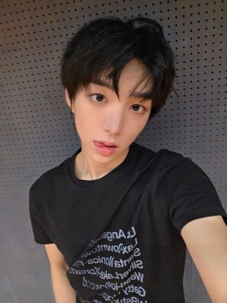 chocochipz_553's tweet photo. haiyuuu I know I'm so late cause I don't have any selcas cause my phone lowky broke and this is my only photo that I have currently so bear with me.. ٩(ˊᗜˋ*)و ♡
#WITHID #WSD #IDID_SELCADAY #IDIDSELCADAY #ISD #IDID #BAEKJUNHYUK https://t.co/0nnUyDoPZl