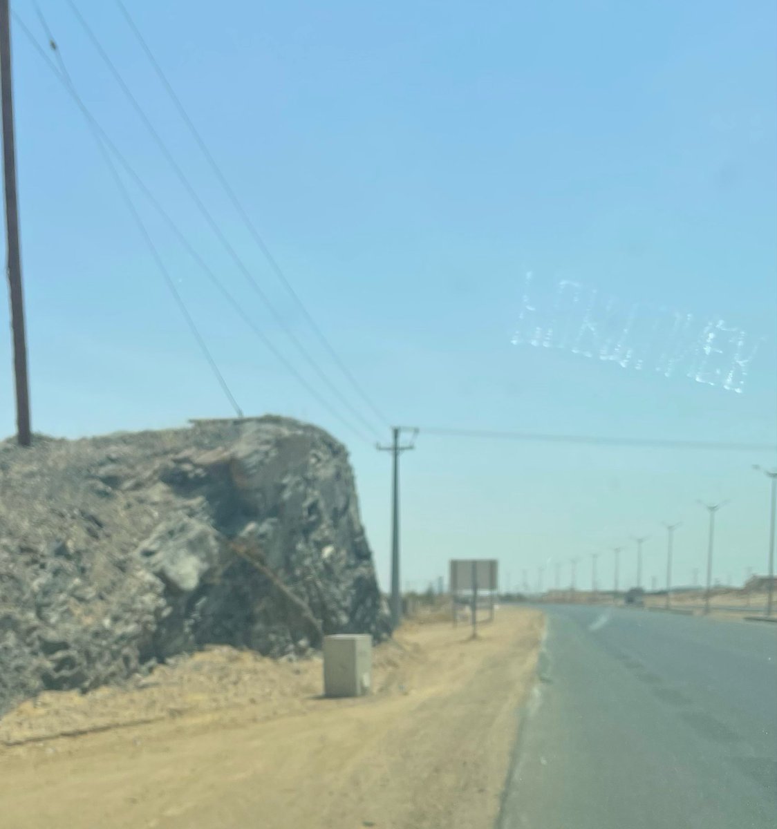 saud1398012's tweet photo. مدخل بيشة الشمالي القادم من رنية والخرمة من جمعور إلى مثلث العلاية بيشة .. هذي الوصلة خطرة جدًا  خاصة من لوحة العطف إلى مفرق الصبيحي والسبب:
أغلب نقاط ساهر غير فعالة ما تصور بالعربي
السيارات تمر مثل البرق بجانبها مع أهمية تكثيف لوحات تنبيه عن وجود مراقبة بالرادار 
الله يحفظكم https://t.co/YyeiQLdLLr