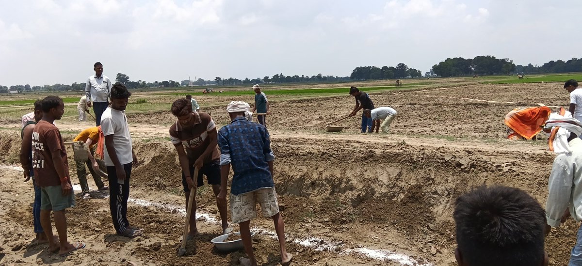 Cdosid1's tweet photo. आज दिनांक 02.07.2026 को विकास खंड बासी ग्राम पंचायत नेवरी में माननीय विधायक बासी श्री जय प्रताप सिंह जी के साथ उपस्थित होकर विकसित भारत जी राम जी का शुभारंभ किया गया तथा मौके पर उपस्थित ग्रामवासियों को जी राम जी के बारे में विस्तृत जानकारी दिया गया। @CMOfficeUP @ChiefSecyUP @UpRuralDev @CRDUP @dmsid1