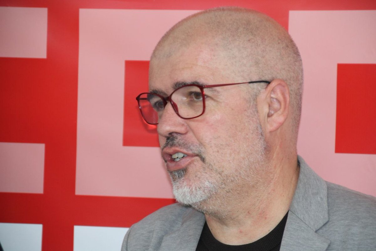 CCOO's tweet photo. 🔥 Hacia un "otoño caliente" por los salarios
La economía y la productividad crecen, pero hay 9,5 millones de personas con salarios estancados ante la inflación. CCOO avisa: si la CEOE no negocia subidas salariales, habrá conflicto. 

Para blindar las huelgas, el sindicato activa un Fondo de Solidaridad que garantizará el SMI diario a sus afiliados en movilización.