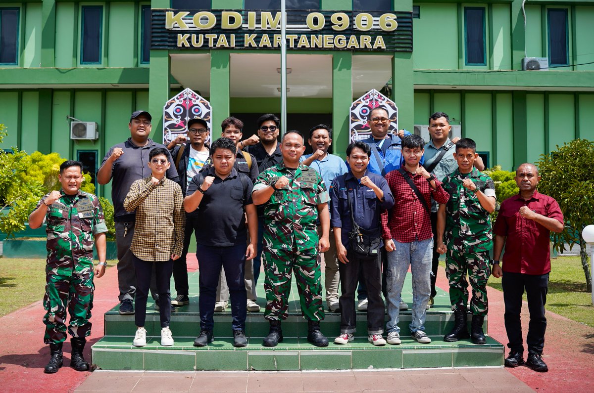 0906Kodim's tweet photo. Sebagai wadah untuk memperkuat komunikasi serta sinergi antara TNI dan insan pers di wilayah Kabupaten Kutai Kartanegara, Dandim 0906/Kukar, Letkol Arm. Benny Budiman, S.A.P menggelar kegiatan Coffee Morning bersama awak media dan wartawan

https://t.co/ILUQThHqPI https://t.co/fM5YjWiAM7