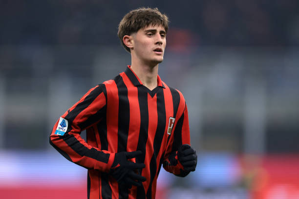MilanPosts's tweet photo. 📑 @PietroMazzara in @TuttoSport this morning: Paulo Fonseca was captivated by Liberali's talent, promoting him to the first team and giving him his senior debut against Genoa on December 14. However, this went against Ibrahimović's wishes, as he had hoped for similar treatment for his son, Maximilian. The young Ibrahimović was not considered ready for the step up to the senior squad and has not featured since.