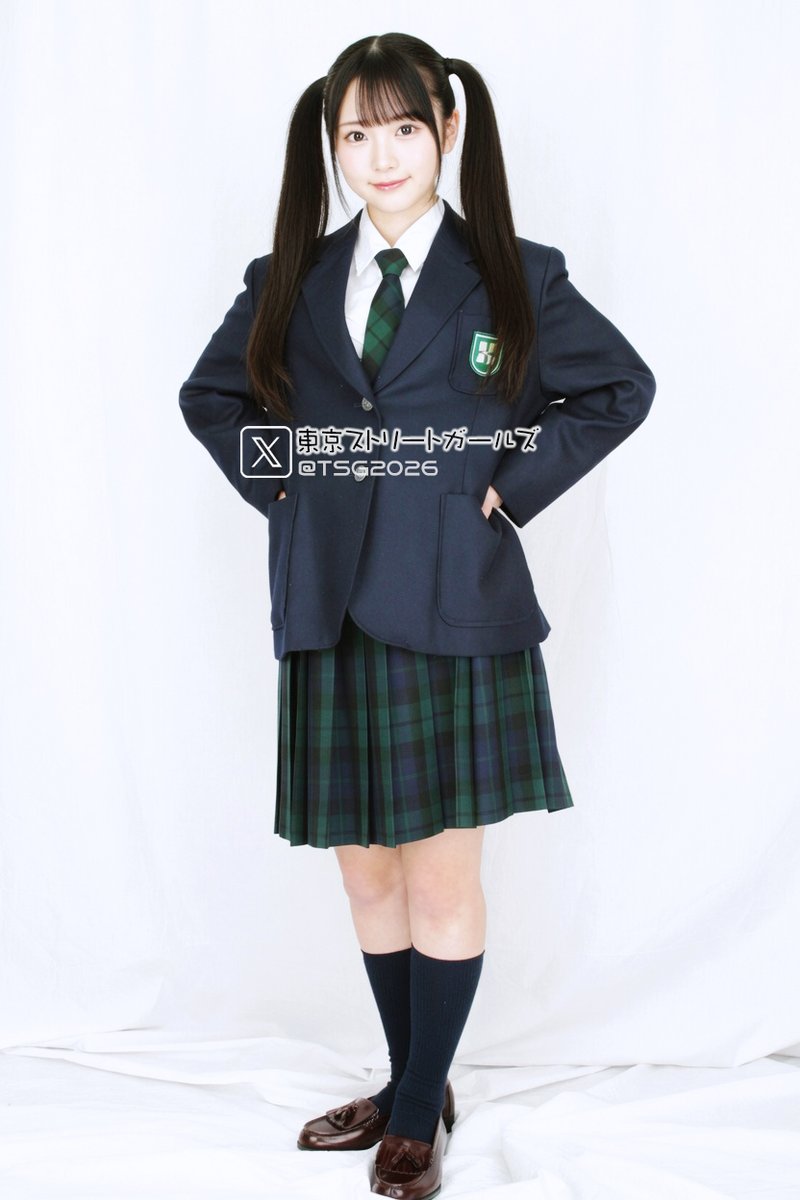 TSG2026's tweet photo. 突然だけど俺って約40年来の
女学生制服マニアなんだよね(*'▽')

結構凄い数の女学生制服を持ってて
自宅のスタジオで制服撮影してる

審査中らしいので垢BANされないように
暫くは真面目に投稿していきますｗ

���の学校、俺が高校生の時に
突如この制服にモデルチェンジした

当時はこの制服、超絶可愛かったから
速攻で学校前でナンパして彼女にしたわｗ

俺の写真は生地の素材感が命っす
機材は25年前のデジイチだけど…

因みに普段はCONTAX RTSⅢで
リバーサル使って色々撮ってます♪

多趣味なオッサンですｗ