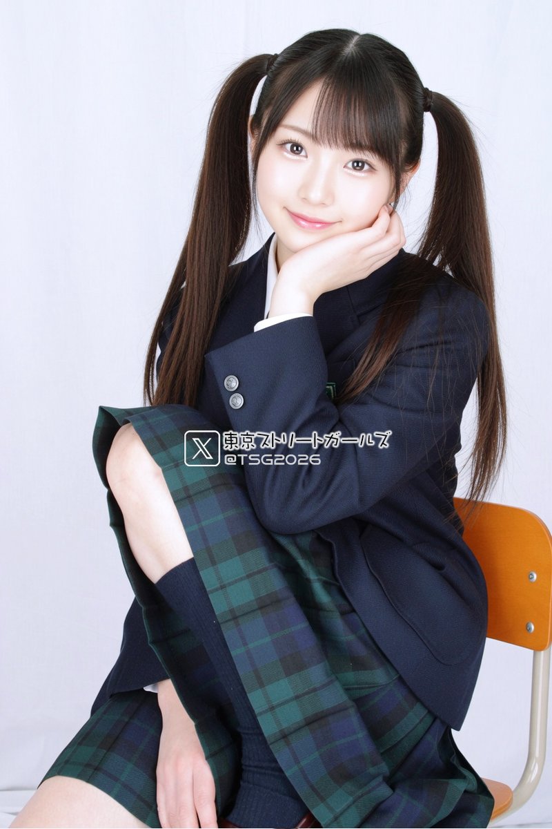 TSG2026's tweet photo. 突然だけど俺って約40年来の
女学生制服マニアなんだよね(*'▽')

結構凄い数の女学生制服を持ってて
自宅のスタジオで制服撮影してる

審査中らしいので垢BANされないように
暫くは真面目に投稿していきますｗ

���の学校、俺が高校生の時に
突如この制服にモデルチェンジした

当時はこの制服、超絶可愛かったから
速攻で学校前でナンパして彼女にしたわｗ

俺の写真は生地の素材感が命っす
機材は25年前のデジイチだけど…

因みに普段はCONTAX RTSⅢで
リバーサル使って色々撮ってます♪

多趣味なオッサンですｗ