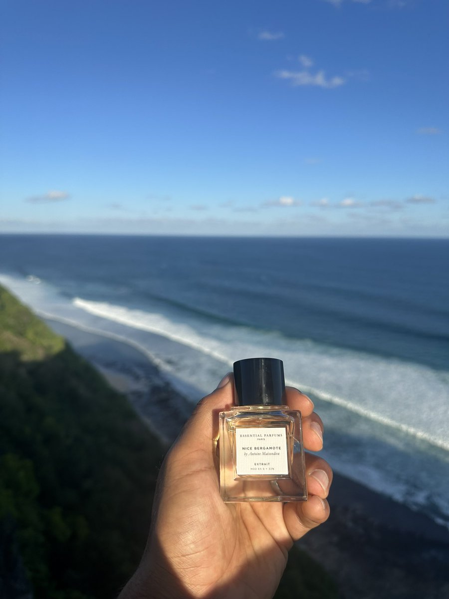 maisonvoluptea's tweet photo. One thing I’ve learned after smelling hundreds of fragrances is that opening gets your attention.
But, dry down makes you fall in love! !!! https://t.co/9InMx7Toq3