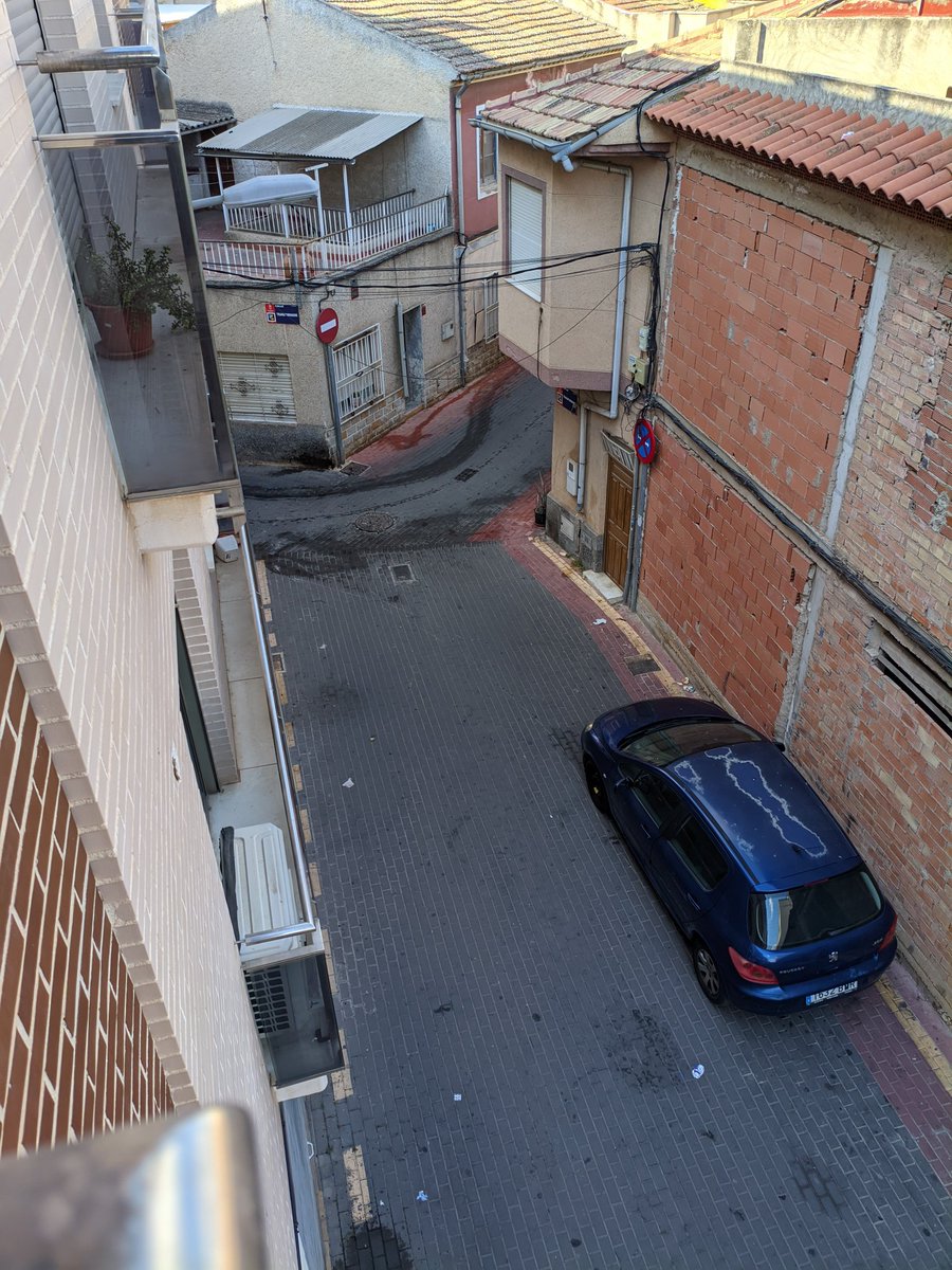 10pcs_'s tweet photo. Lo de que los vehículos de limpieza se salten mi calle SIEMPRE (salvo 1 vez en dos años), ¿a qué se debe? ¿No pagamos impuestos? @Rebepl @AytoMurcia https://t.co/mxn4UTvKux