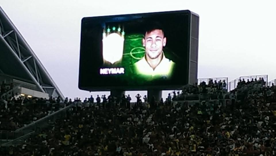 frontafronta77's tweet photo. 日本代表対ブラジル代表の試合がシンガポールでというのが2014年にもありまして…
その時は2度とこの対戦は見れないかもとシンガポールまで行きました！
0-4で負け、得点は全てネイマール
試合前コンコースにはブラジルのサンバ隊がいてずっと行進しながら演奏してました(スゴイ迫力だった) https://t.co/yO1r6E1gZu