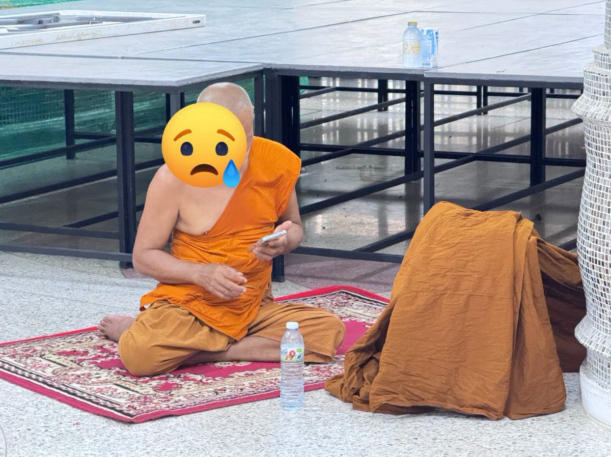 Skyboyz15's tweet photo. เพจ วัดรอยพระพุทธบาทภูมโนรมย์  รายงาน 
คณะพระธุดงค์ที่ได้รับบาดเจ็บเล็กน้อย 15 รูป ในเบื้องต้นให้รถทางวัดไปรับมาพักที่วัดรอยพระพุทธบาทภูมโนรมย์แล้ว  ประสานงานเอกสารผู้เสียชีวิต และให้ทาง อสม มาเฝ้าดูอาการ และพูดคุย
พระสงฆ์ทุกรูปอยู่ในอาการตะลึงตกใจอยู่ คงให้พักจนกว่าจะดำเนินการต่อไป
พระวิฑูรวชิรโมลี รองเจ้าคณะจังหวัดมุกดาหาร เจ้าอาวาสวัดรอยพระพุทธบาทภูมโนรมย์ ให้การดูแลเบื้องต้น 🙏🏻
#พระธุดงค์ #เยาวชน #อุบัติเหตุ #มุกดาหาร