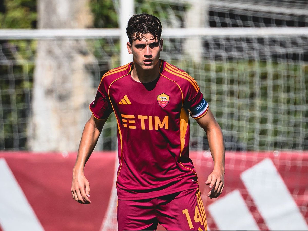 APaglia7's tweet photo. Come anticipato da @LCanicchio, l'#Atalanta vuole chiudere un altro colpo dalla #Roma Primavera. Dopo Levak, Misitano e Plaia, i nerazzurri hanno messo gli occhi su Jacopo #Mirra, difensore classe 2006, per rinforzare la difesa dell'Under 23. Arriverebbe a parametro zero https://t.co/Yb7VuhAPE0