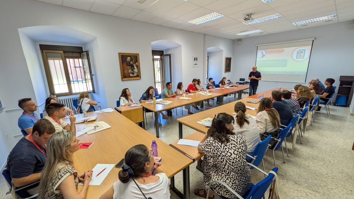 OSA_Agustinos's tweet photo. 📚 Formación de Pastoral Educativa de los colegios agustinos en Valladolid

Interioridad en la escuela y deporte y fe han centrado las primeras ponencias de un encuentro para seguir creciendo en la misión de educar y evangelizar.
#Agustinos #SomosComunidad https://t.co/8FDy0nskZj