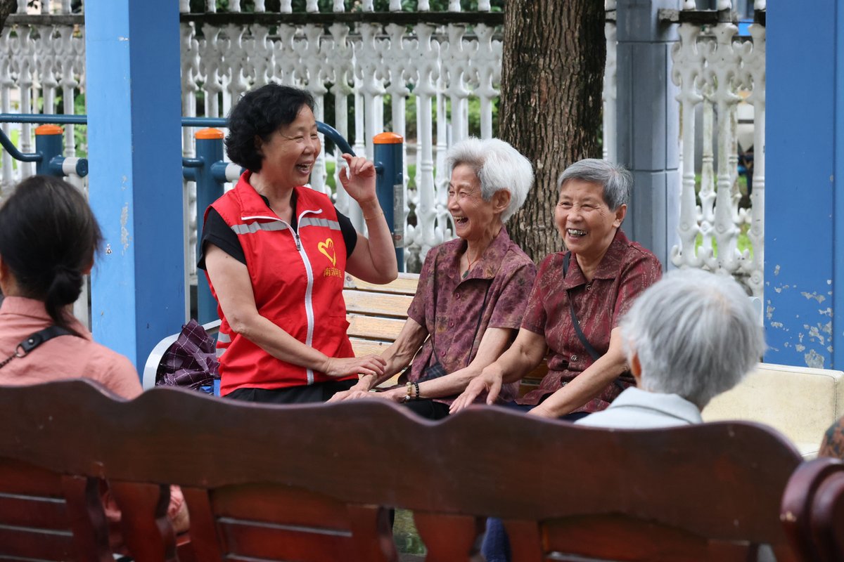 InsightNingbo's tweet photo. In Ningbo, growing older doesn't mean becoming less visible. Many retirees remain at the heart of community life, sharing skills, supporting neighbors, and staying actively involved. https://t.co/vf65vvPbdx