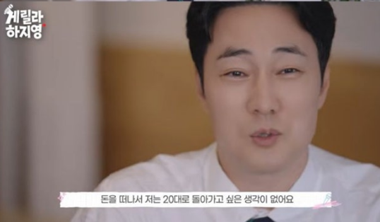 tang__kira's tweet photo. So Jisub ngasih trik gimana ngejaga fisiknya di usia 50-an tahun: Kaos Kaki.

Hah Kaos Kaki? 

So Jisub jelasin kalau lagi ga ada kerjaan, dia punya rutinitas:
- Sarapan
- Pake Kaos Kaki
- Boxing di Gym
- Ngurusin pekerjaan
- Makan Siang
- Ngegym
- Pulang sebelum malem
- Makan malem di rumah.

So Jisub bilang yang paling penting tuh pake kaos kaki. Soalnya kalau udah pake kaos kaki artinya dia harus ke luar rumah untuk menjalankan aktivitas

https://t.co/fbuRu9MirN